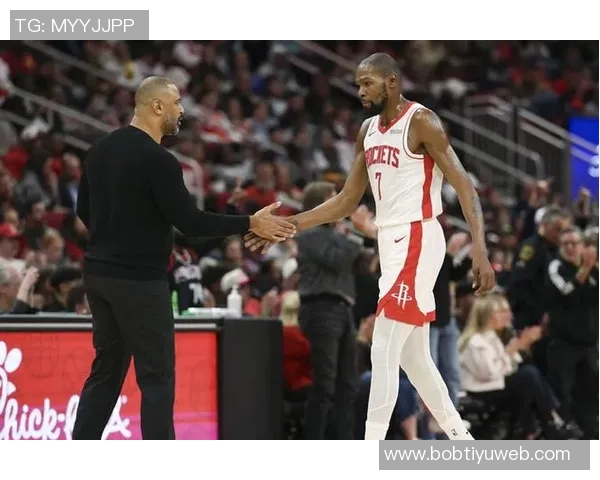 杜兰特谈赛后趣事与乌度卡的深厚友谊引发关注