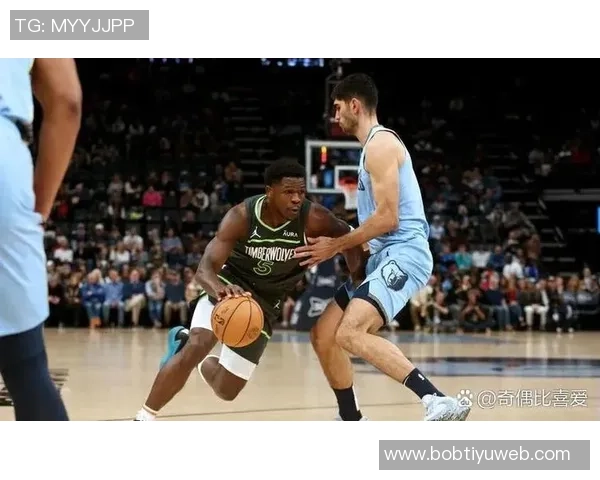 爱德华兹现场脱下比赛球衣赠送球迷令人惊叹的温暖瞬间