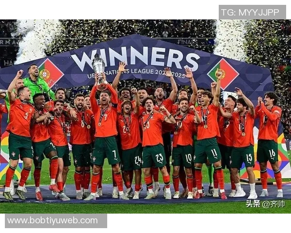 曼联官方推特祝贺B费帽子戏法同时庆祝葡萄牙成功晋级世界杯