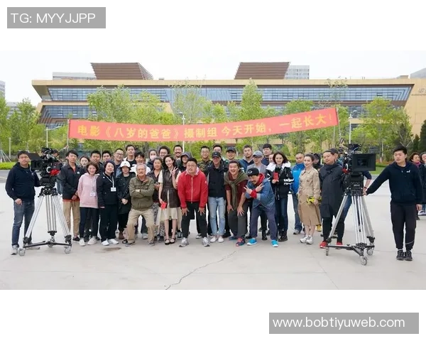 浓眉哥化身孩子王乐高积木传递快乐与创意心有大爱温暖每一个小朋友